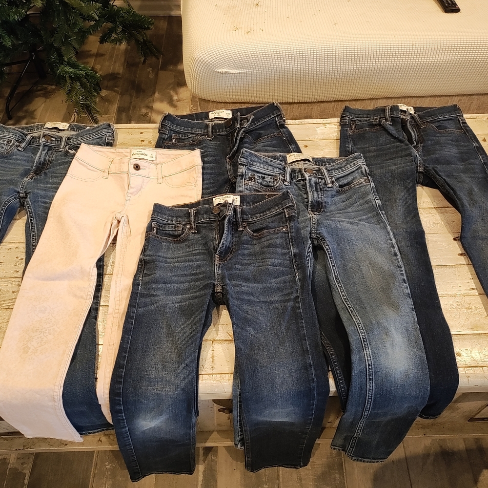 Girls Abercrombie and Fitch jeans 👖